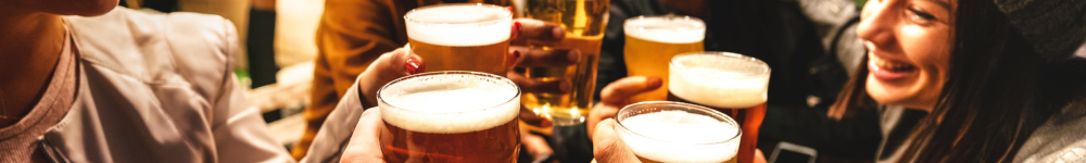 People cheersing with beers